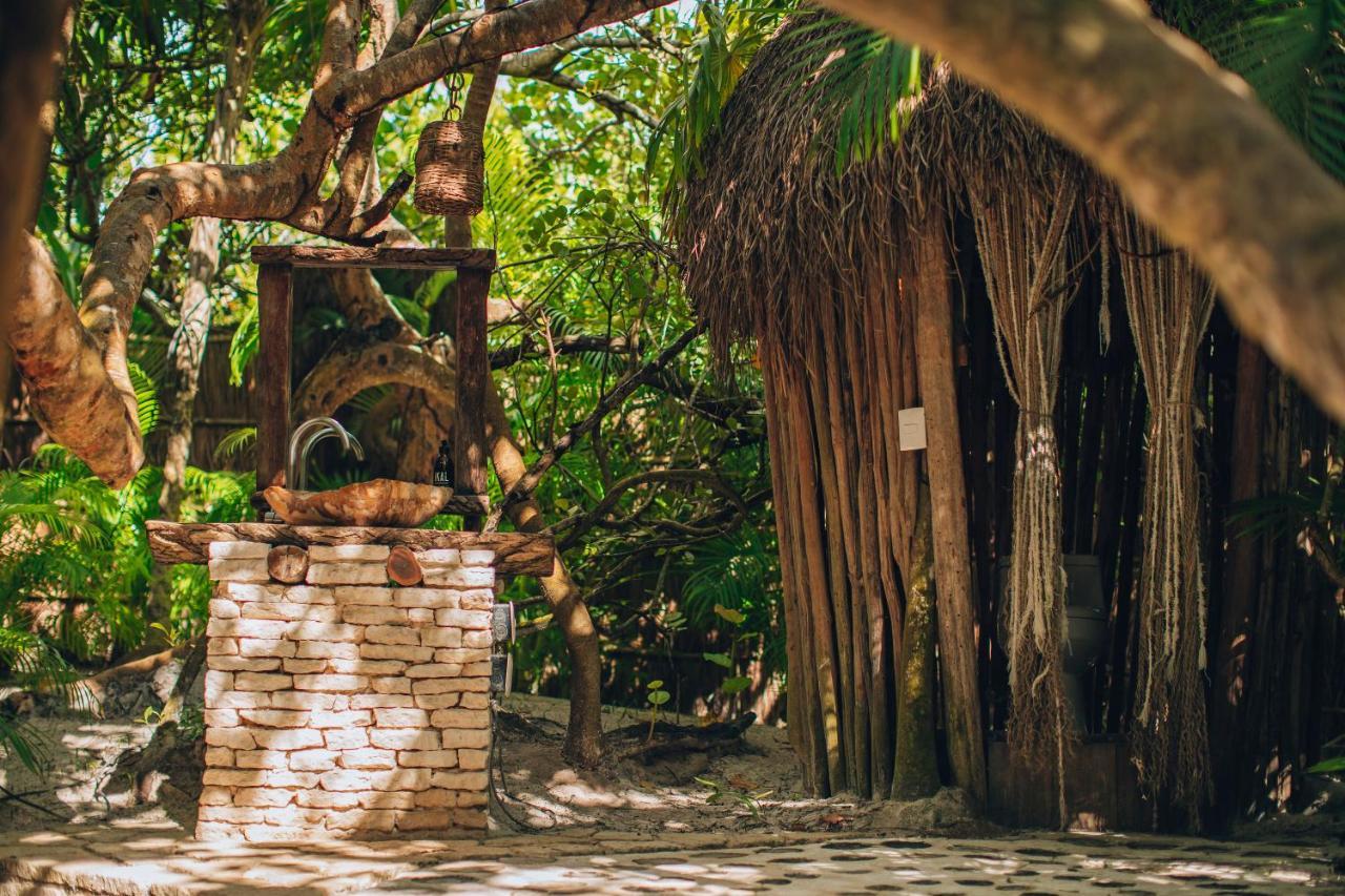 Ikal Tulum Hotel ภายนอก รูปภาพ A fountain in the jungle