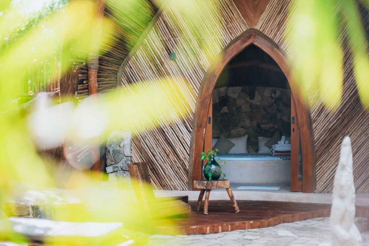 Ikal Tulum Hotel ภายนอก รูปภาพ The entrance to the chapel