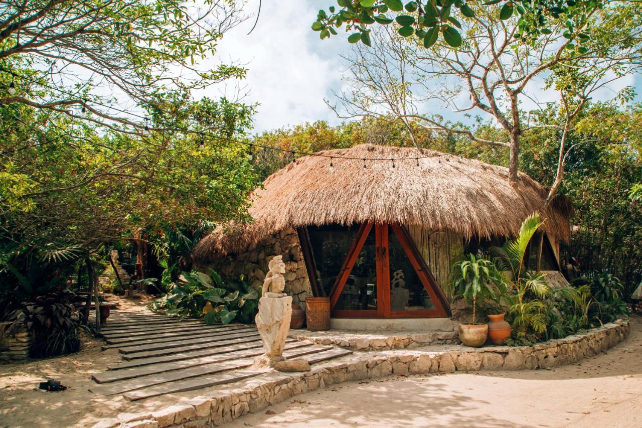 Ikal Tulum Hotel ภายนอก รูปภาพ The entrance to the spa at Xcaret Eco Park