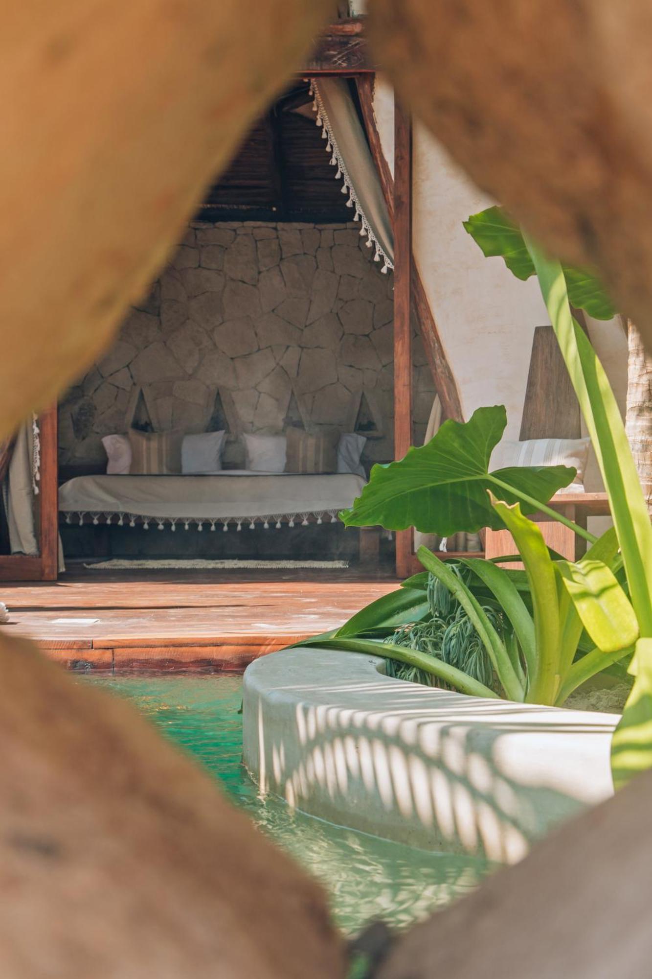 Ikal Tulum Hotel ภายนอก รูปภาพ A view of the interior of a tent at the 2011 edition of the festival
